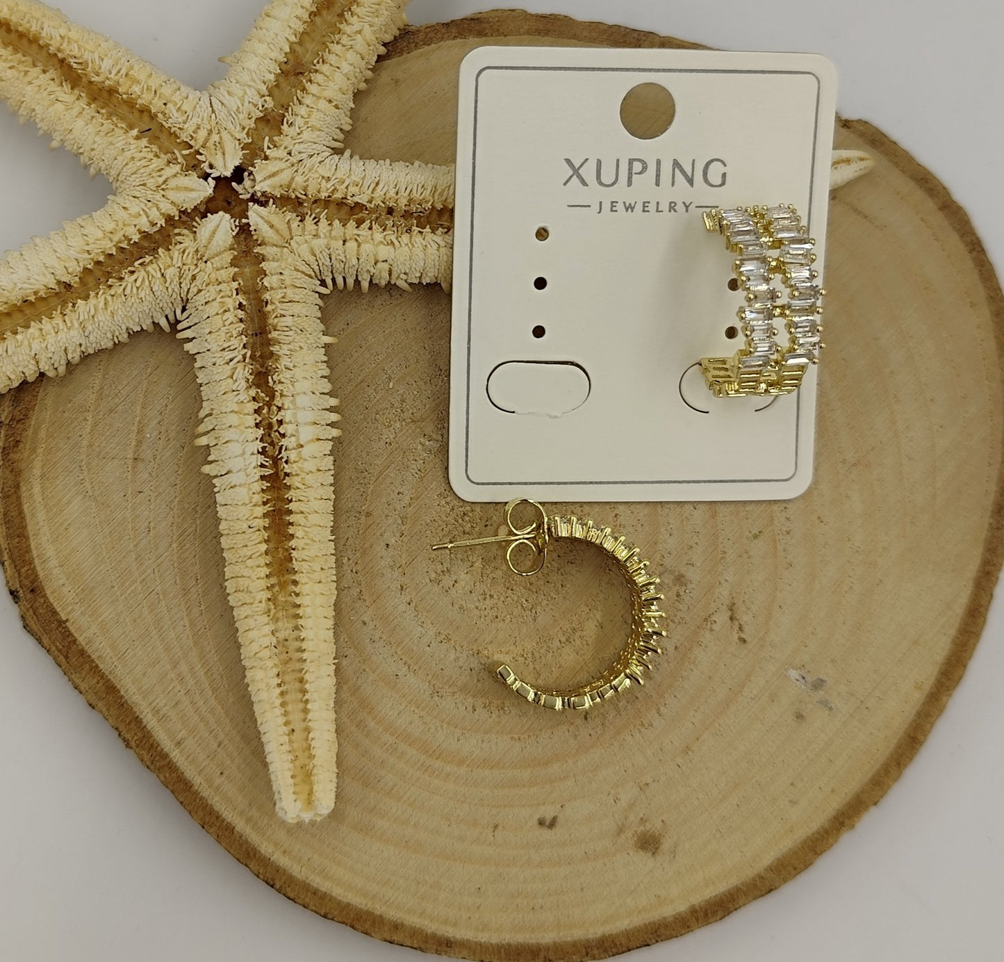 14 K Taş Detaylı Küpe