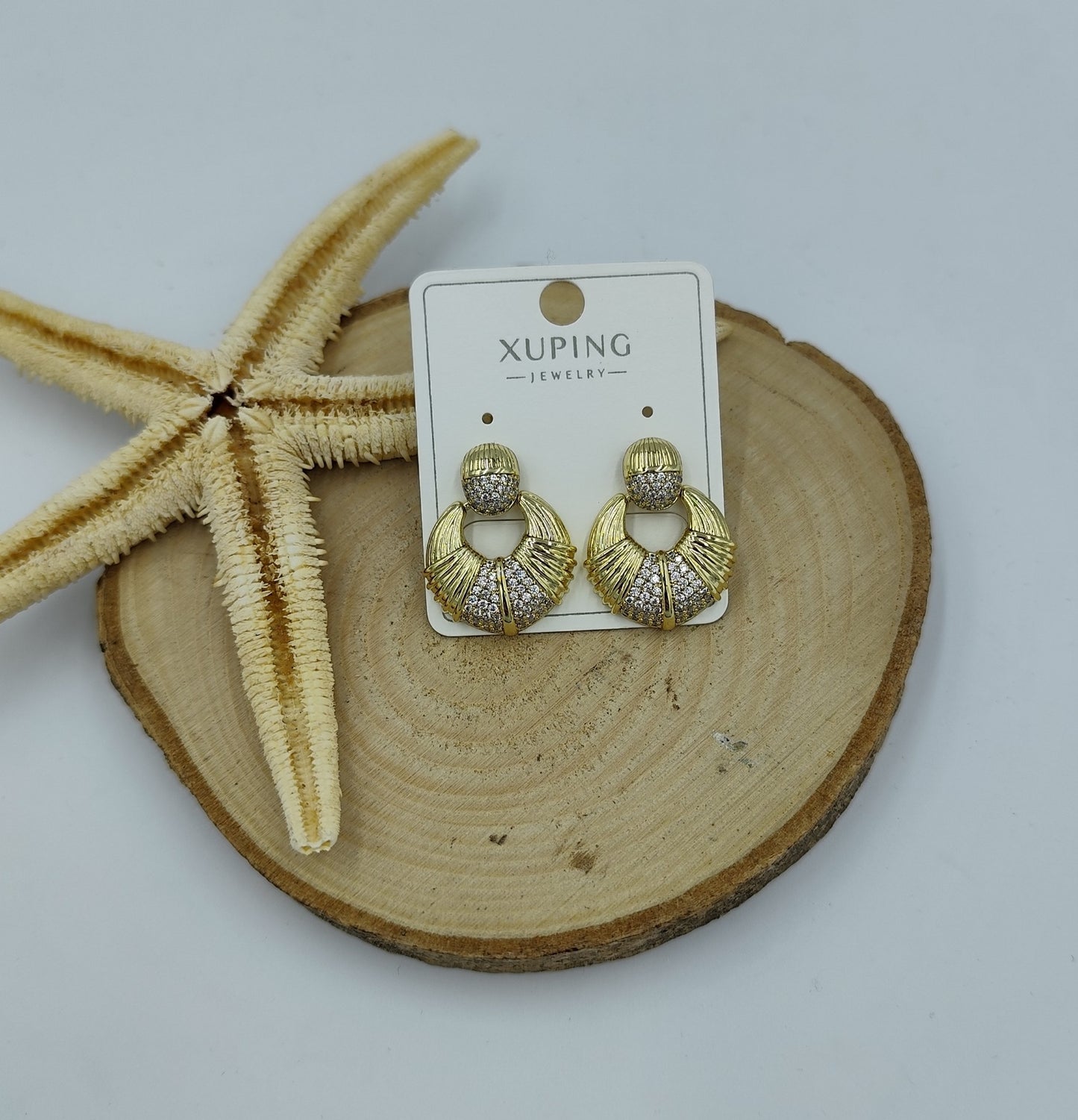 14 K Taş Detaylı Küpe