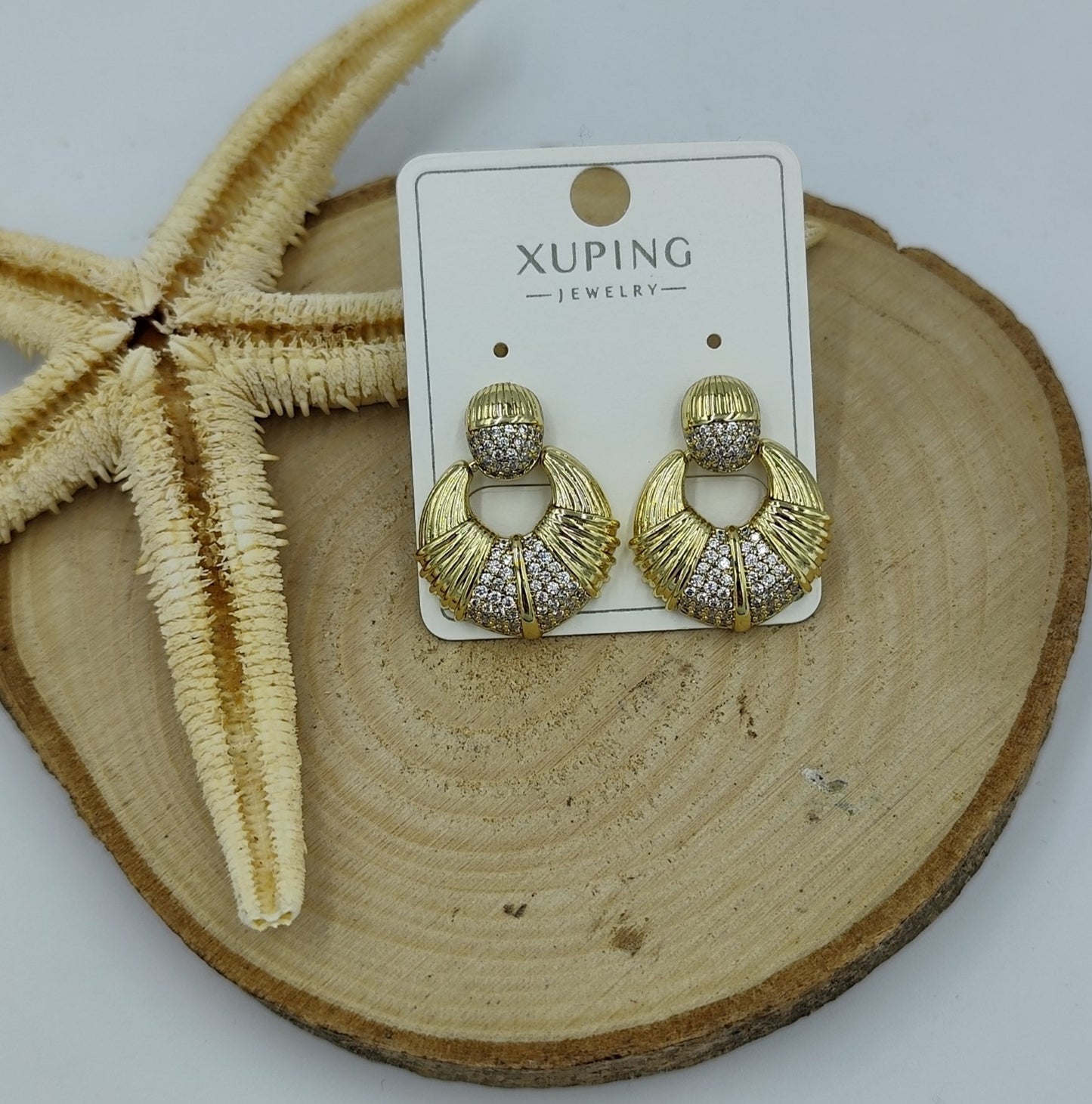 14 K Taş Detaylı Küpe