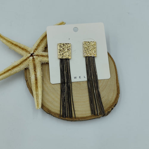 Siyah Renkte Sallantılı Gold Küpe