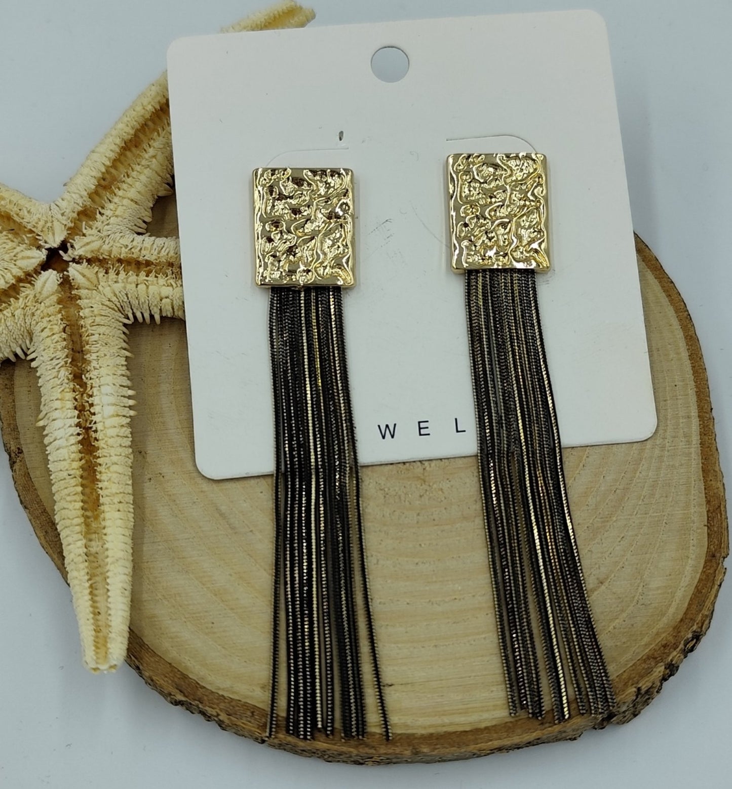 Siyah Renkte Sallantılı Gold Küpe