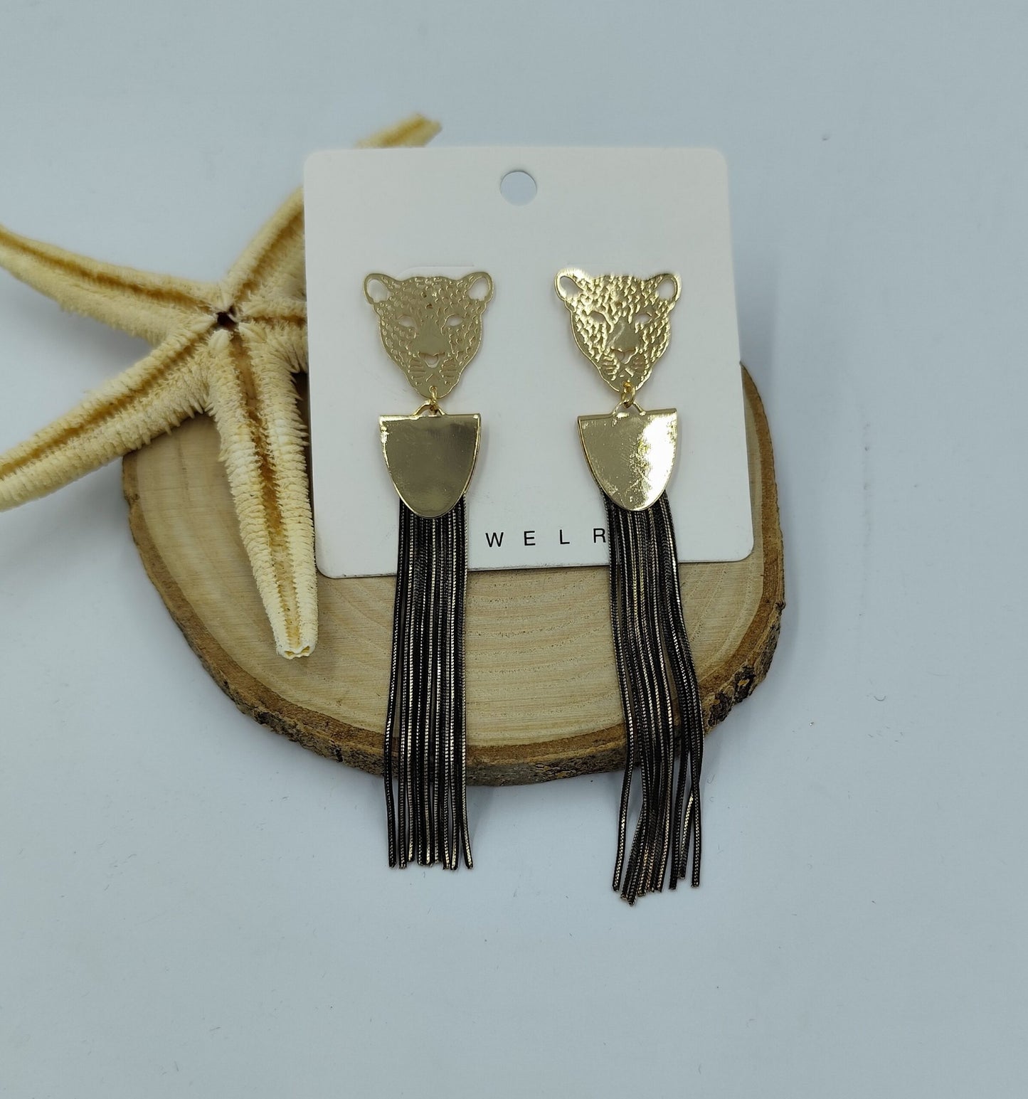 Aslan Figürlü Siyah Gold Sallantılı Küpe