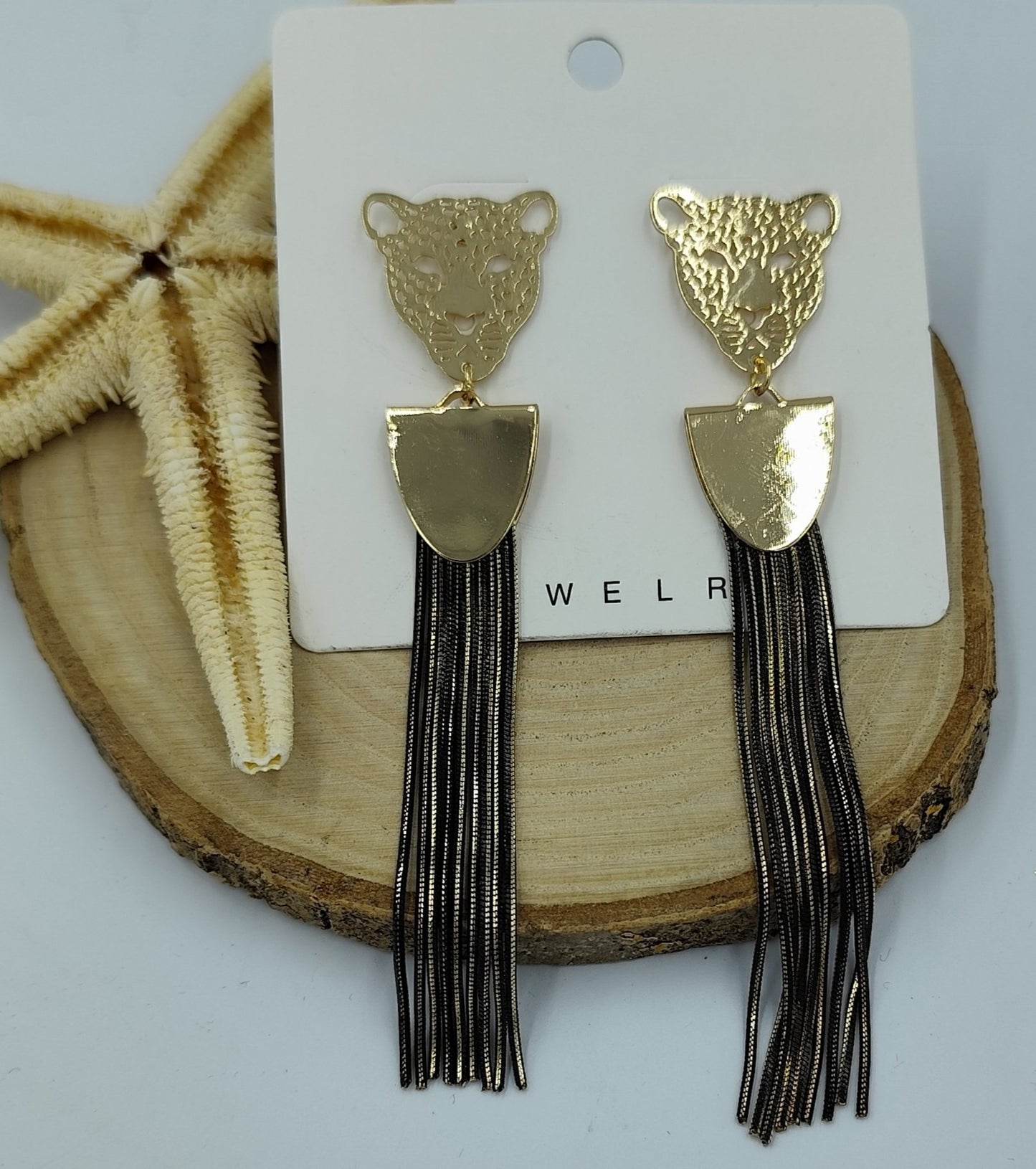 Aslan Figürlü Siyah Gold Sallantılı Küpe