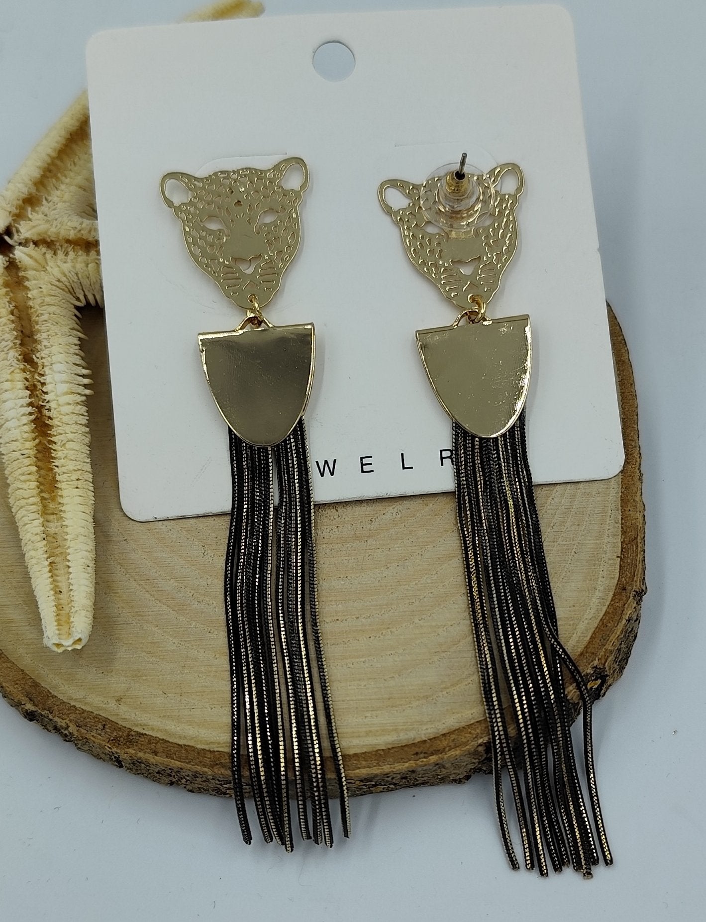 Aslan Figürlü Siyah Gold Sallantılı Küpe
