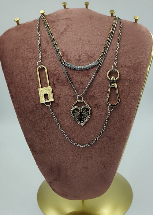 Gümüş ve Gold Renkte Marka Model Kolye