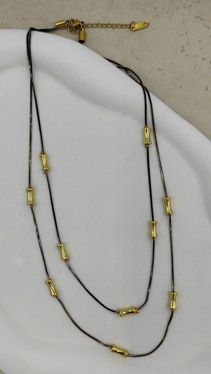 Parlak Siyah Zincirli Gold Detaylı Kolye