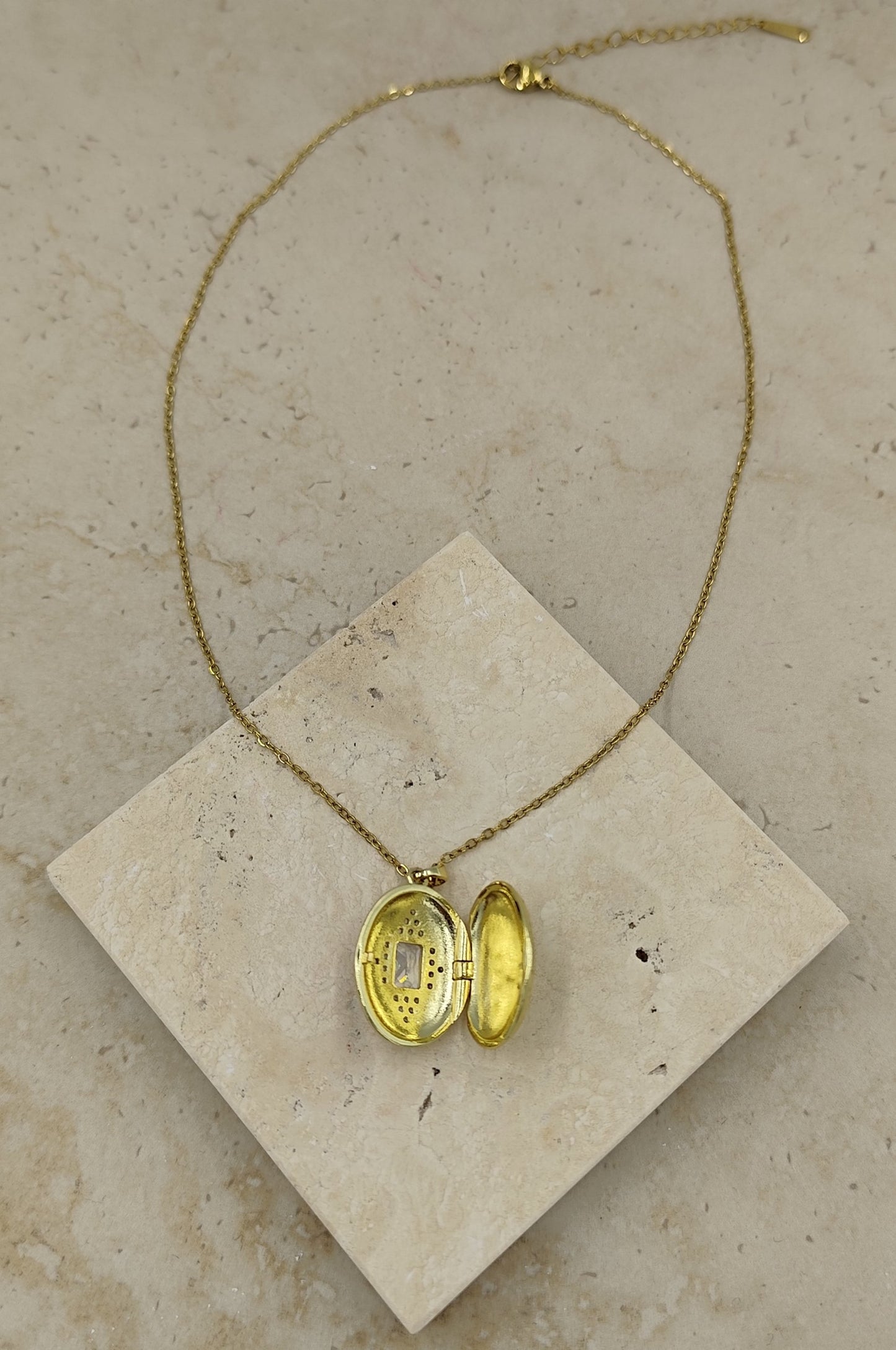 Taş Detaylı Açılabilir Çelik Kolye Gold