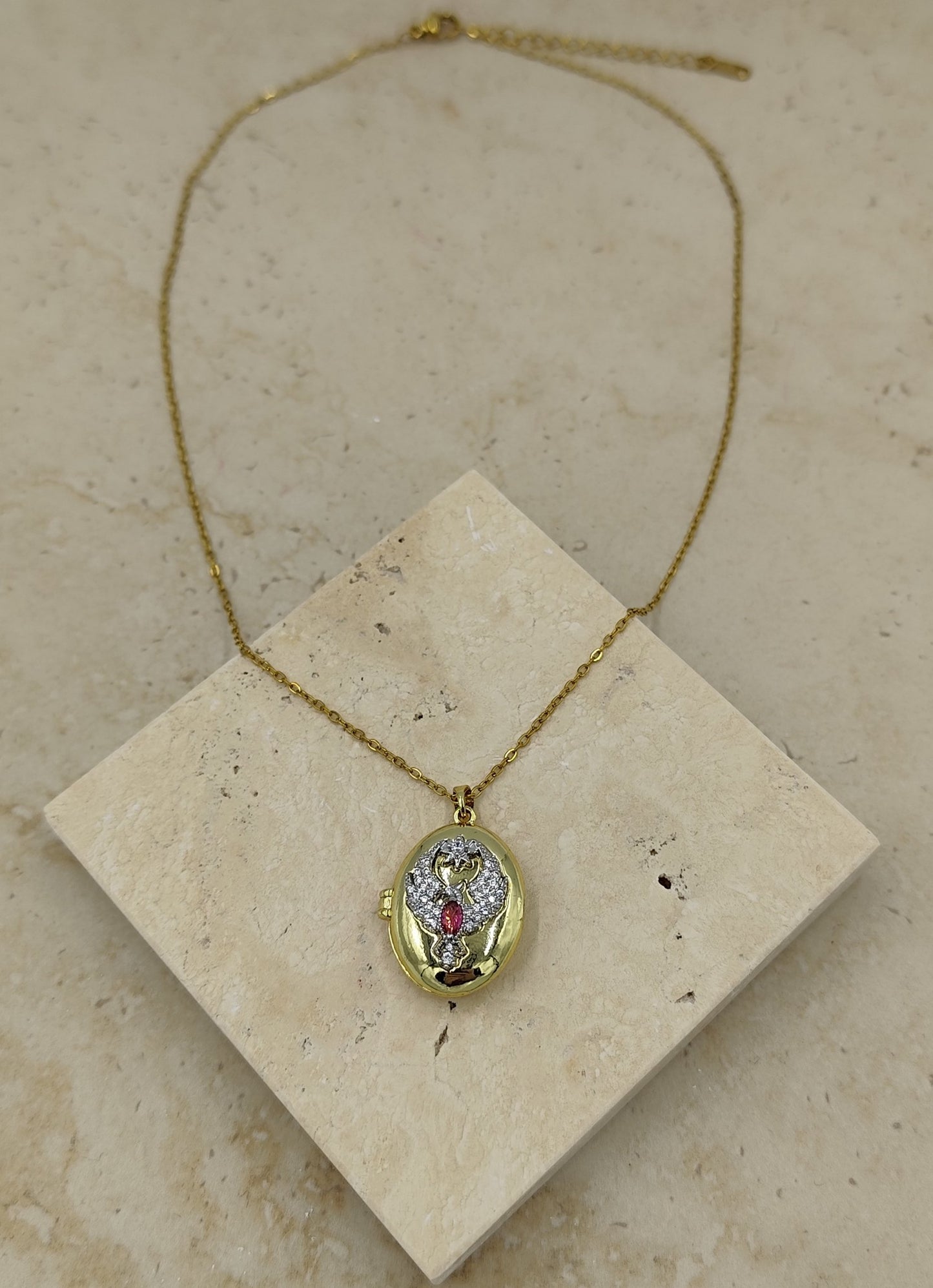 Pembe Taşlı Kuş Figürlü Açılabilir Çelik Kolye Gold