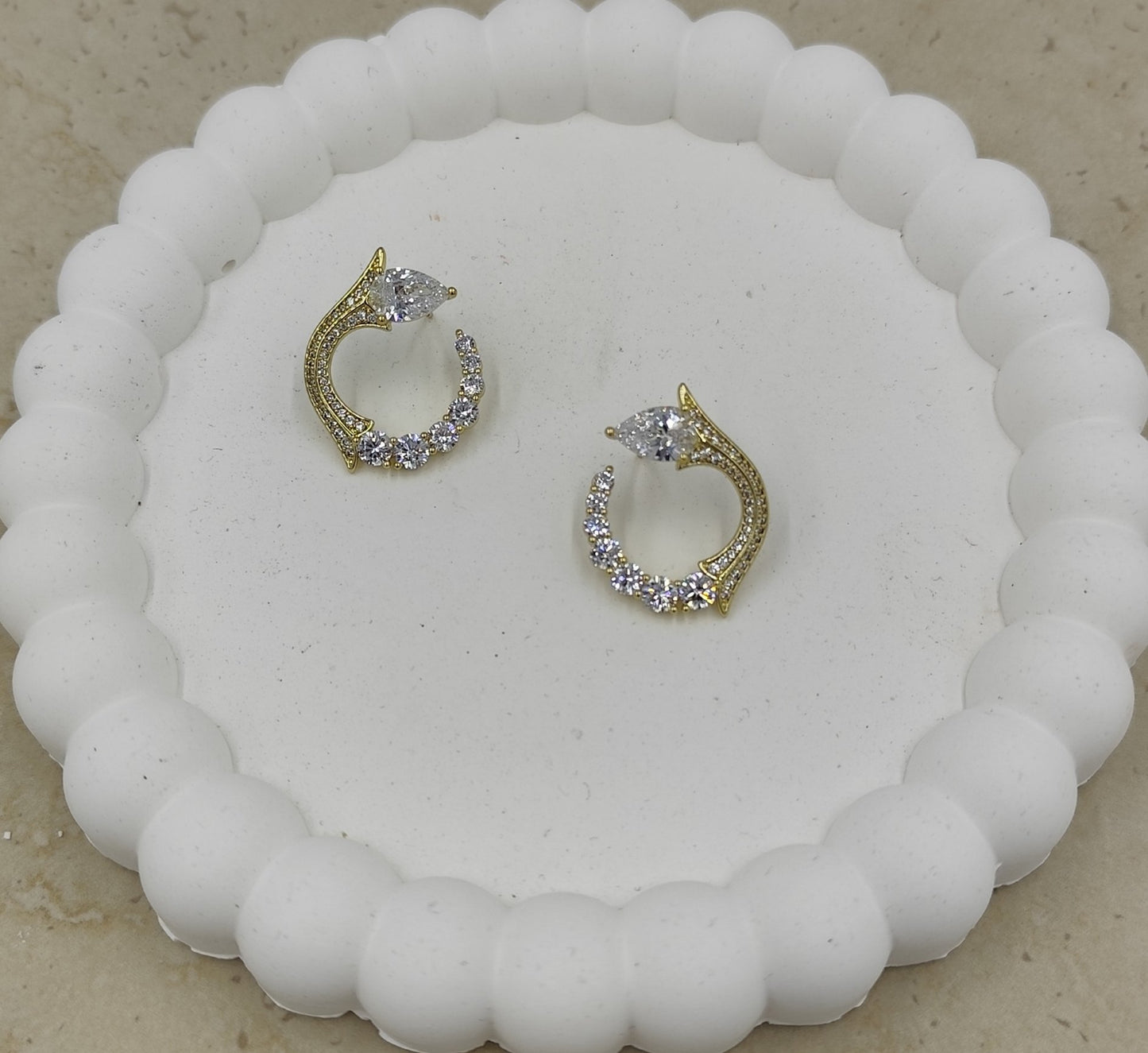 14 K Taş Detaylı Küpe Xuping
