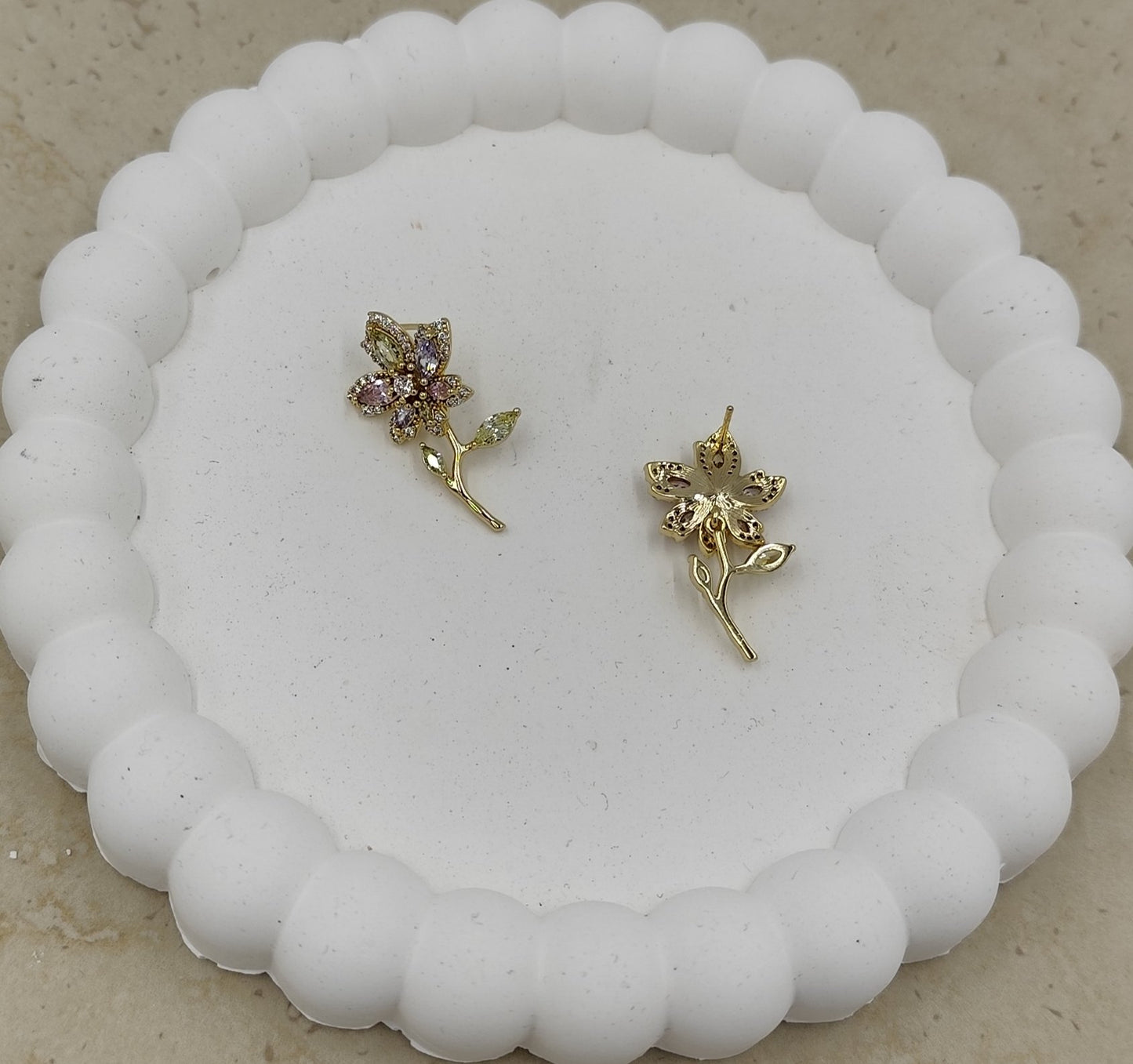 14 K Taş Detaylı Çiçek Küpe Xuping
