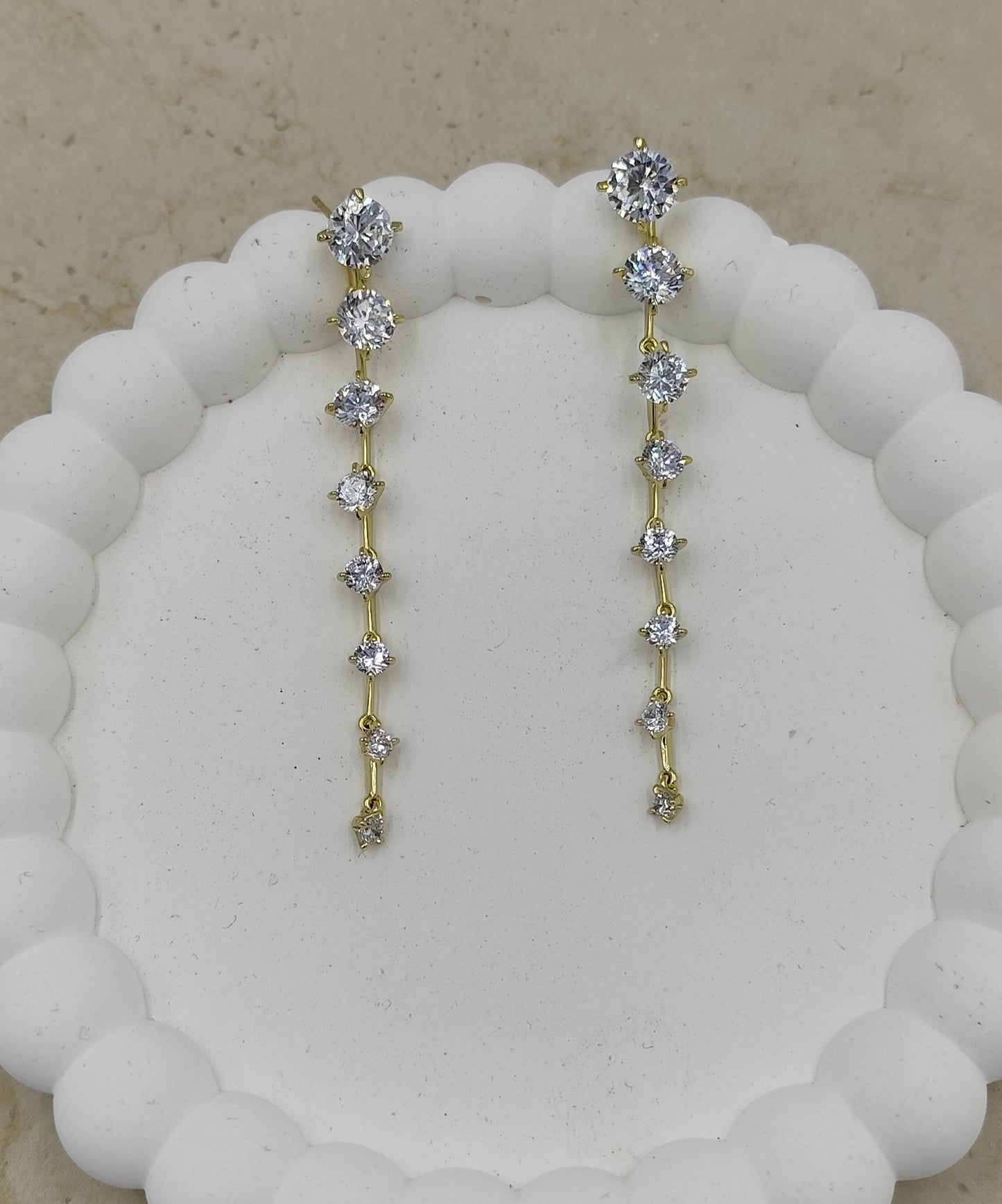14 K Sıralı Taşlı Sallantılı Küpe Xuping
