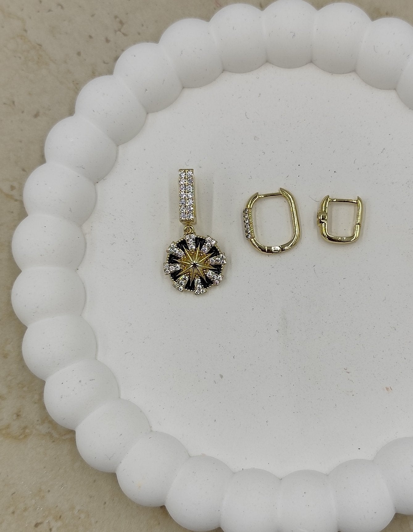 14 K Taş Detaylı 3'lü Küpe