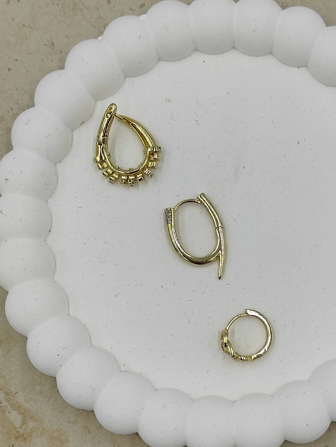 14 K Taş Detaylı 3'lü Küpe
