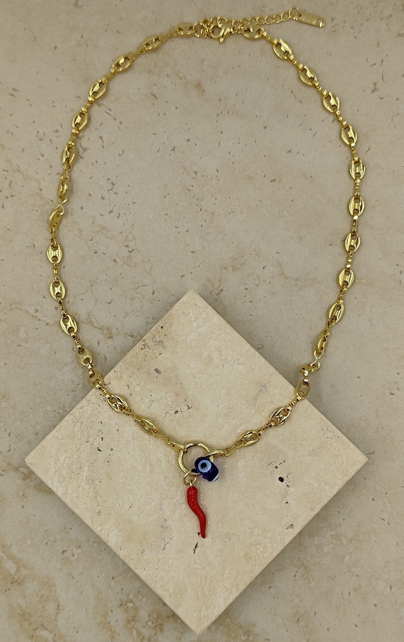 Nazar Boncuklu Kırmızı Biberli Kolye Gold