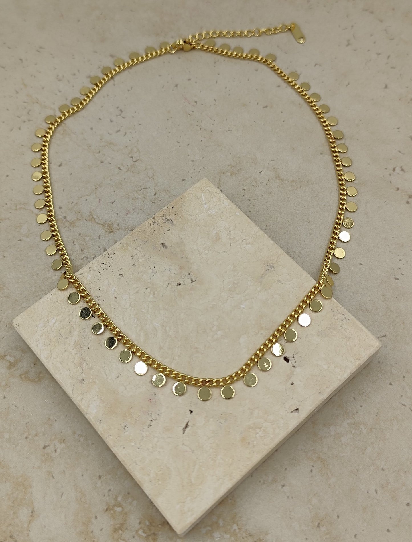 Küçük Dairelerden Oluşan Gold Kolye