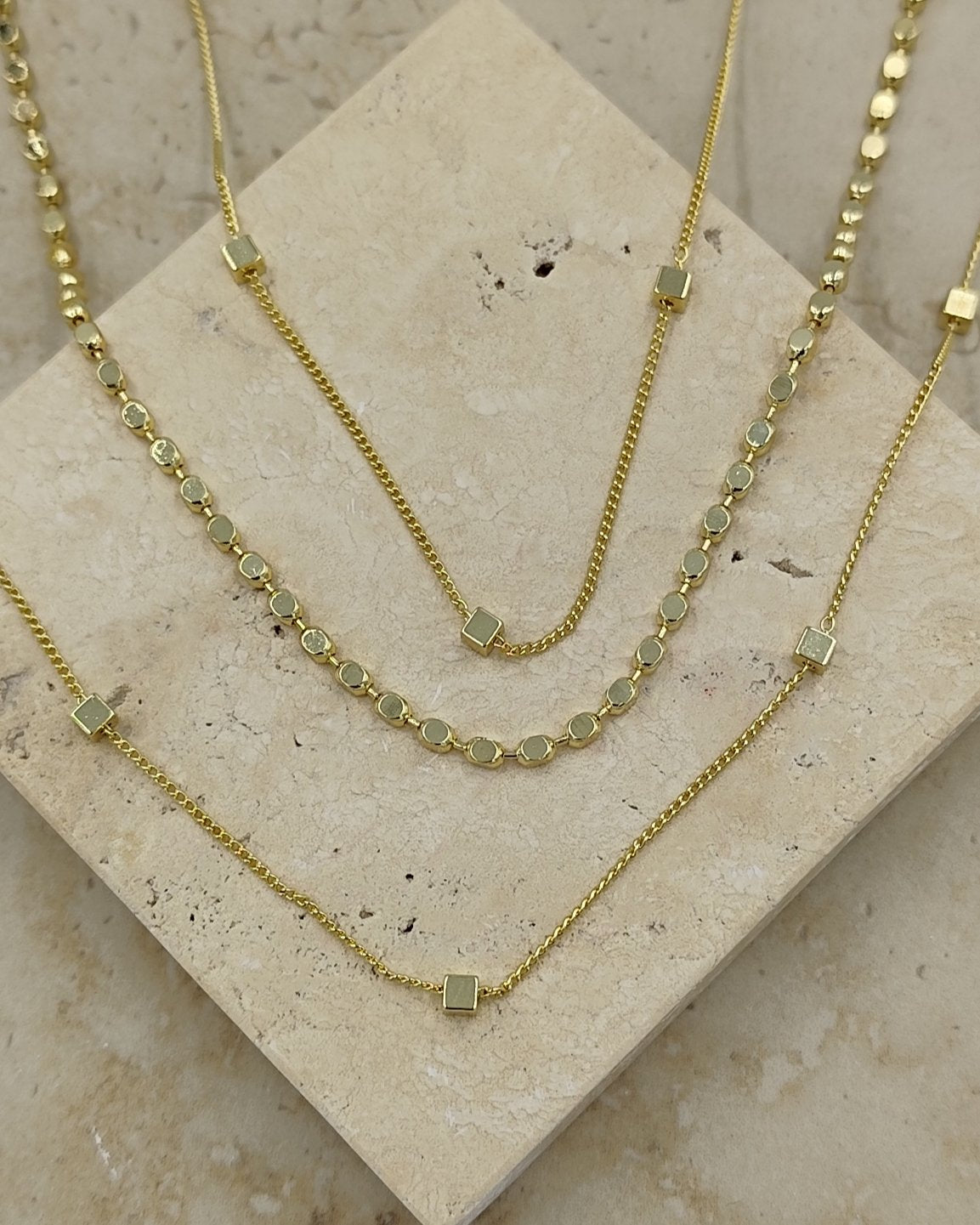 3'lü Ezme ve Küçük Karelerden Oluşan Gold Kolye