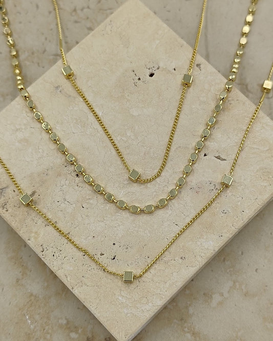 3'lü Ezme ve Küçük Karelerden Oluşan Gold Kolye