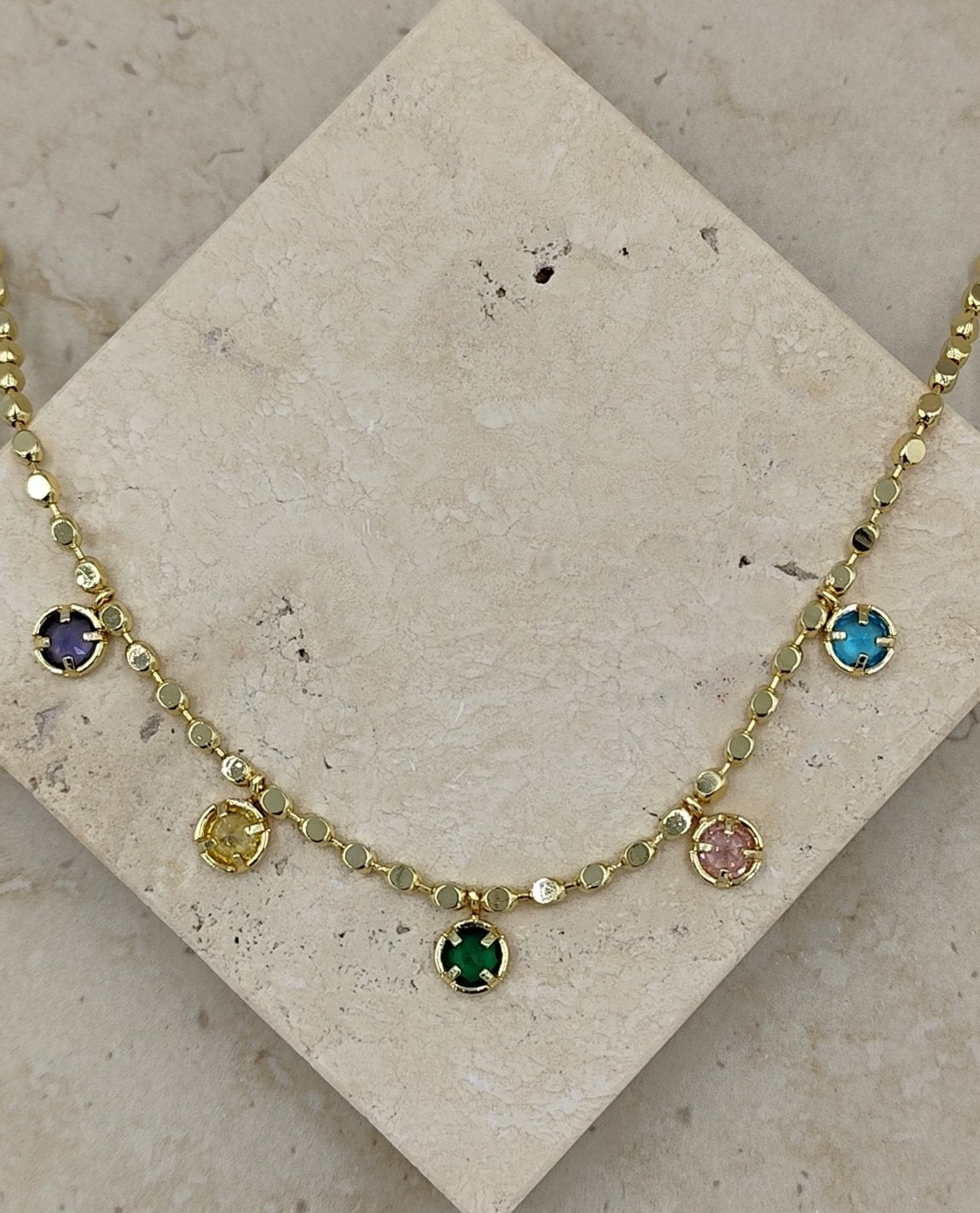 Renkli Yuvarlak Taşlardan Oluşan Ezme Zincirli Kolye Gold