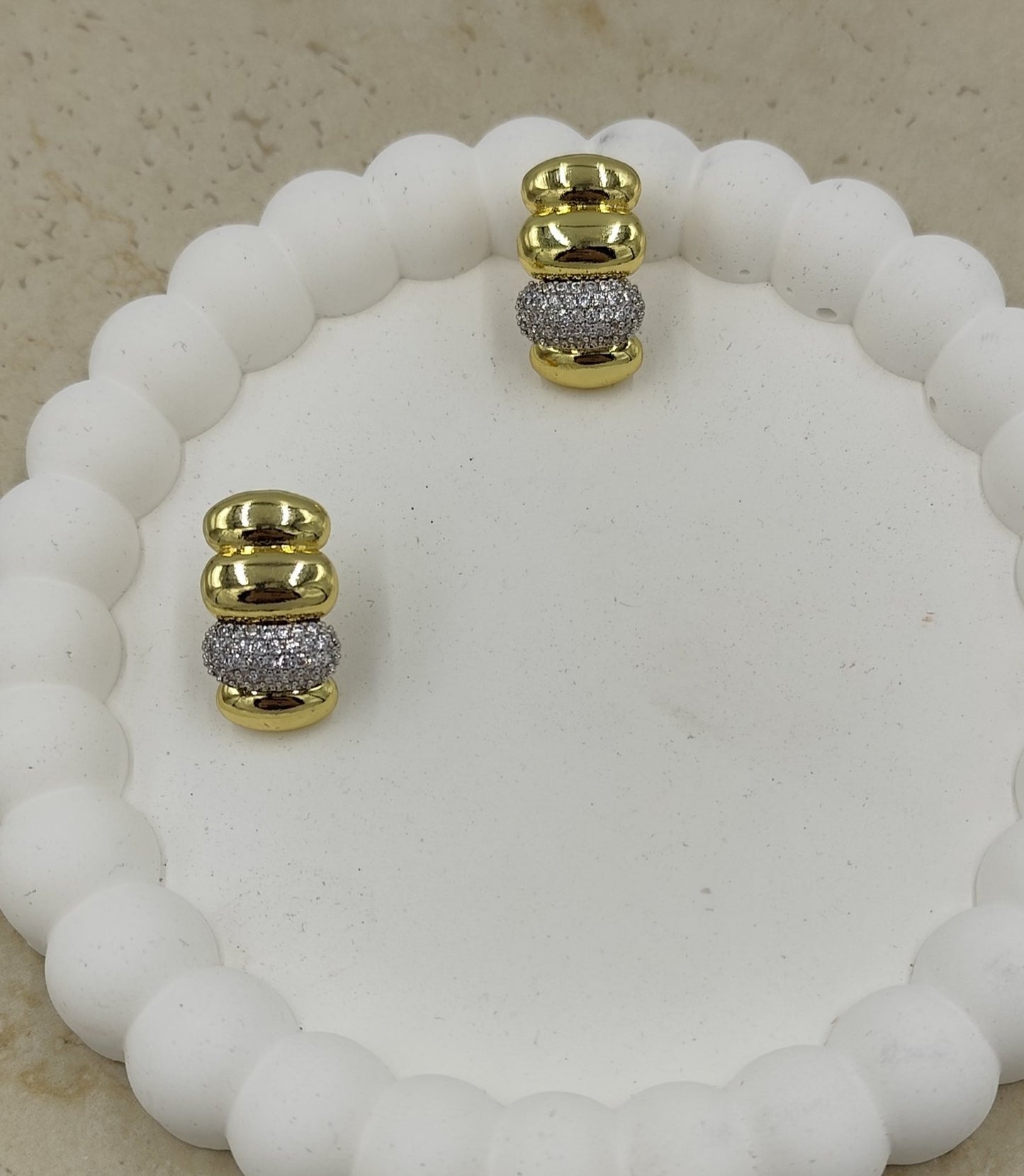 Taş Detaylı Gold Küpe