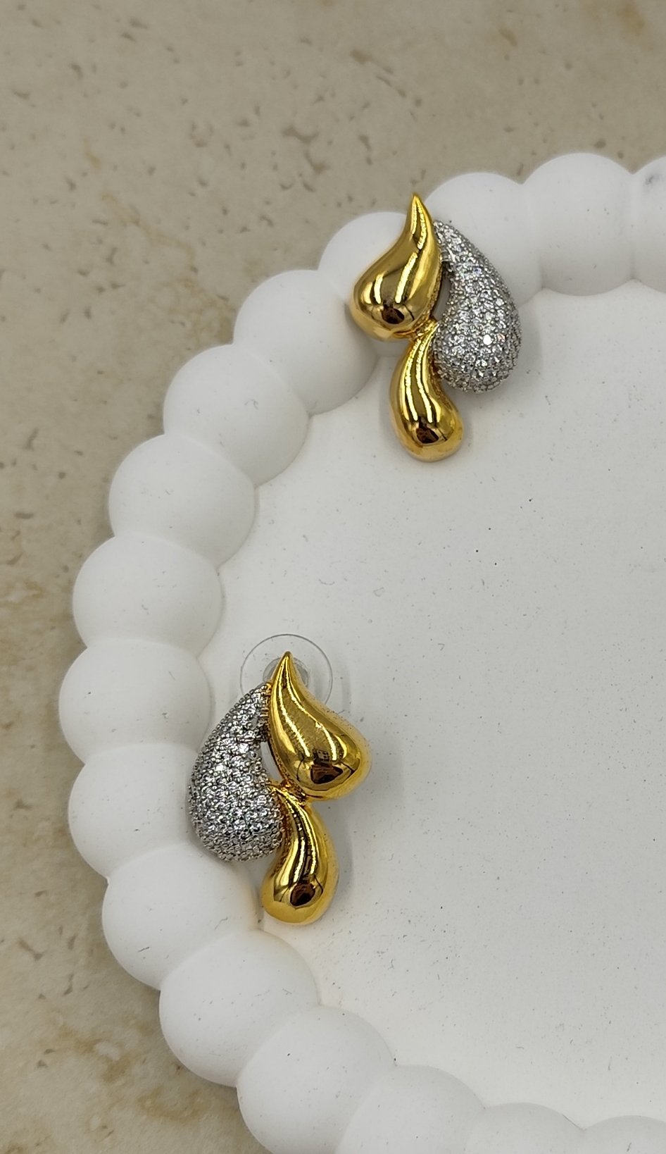 Taş Detaylı Damla Küpe Gold