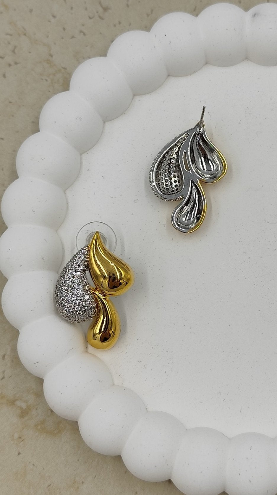 Taş Detaylı Damla Küpe Gold