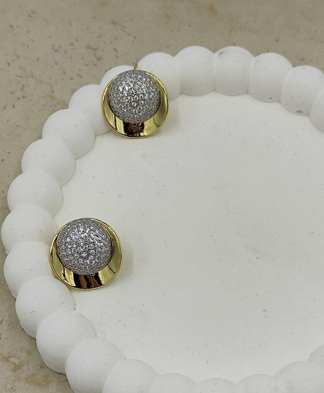 Taş Detaylı Yuvarlak Küpe Gold