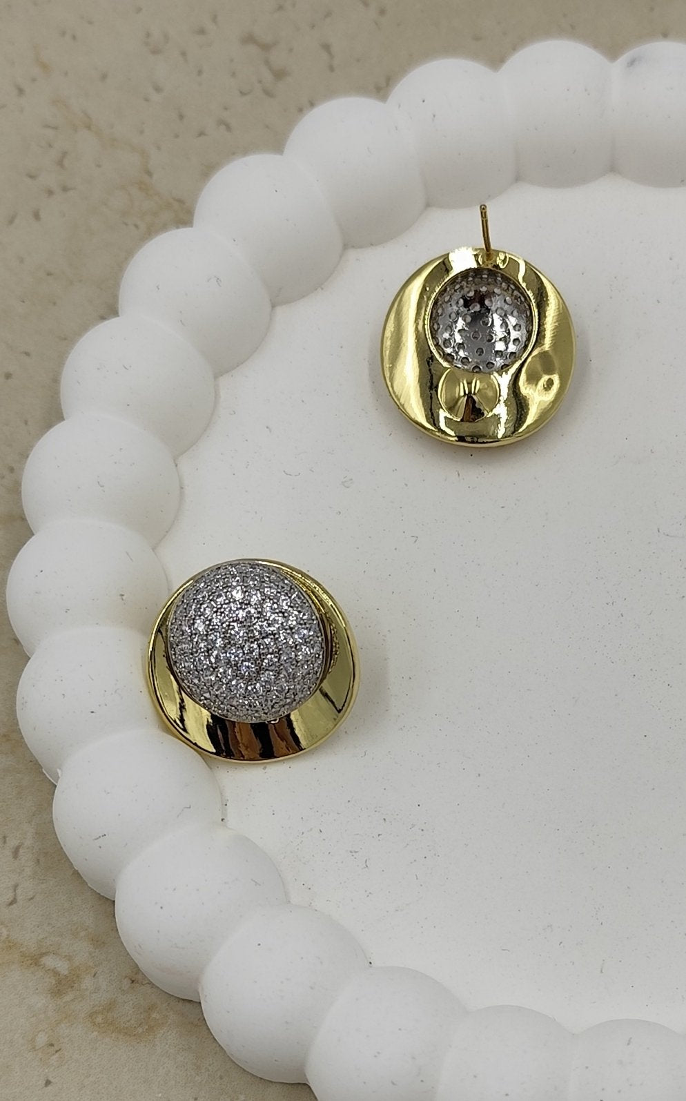 Taş Detaylı Yuvarlak Küpe Gold