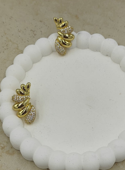 Taş Detaylı Sıralı Su Damlası Küpe Gold