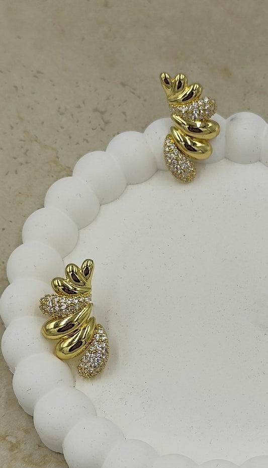 Taş Detaylı Sıralı Su Damlası Küpe Gold