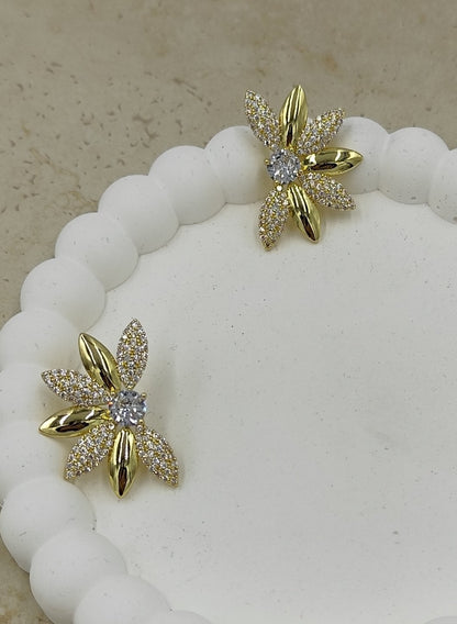Taş Detaylı Çiçek Küpe Gold