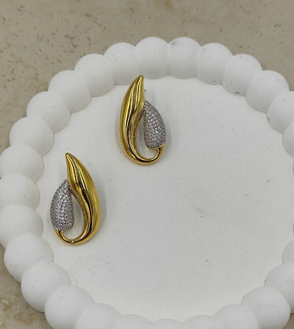 Taş Detaylı Gold Küpe