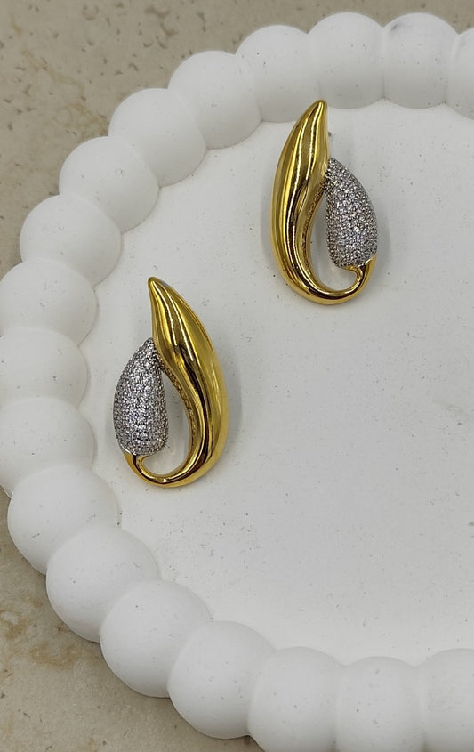 Taş Detaylı Gold Küpe