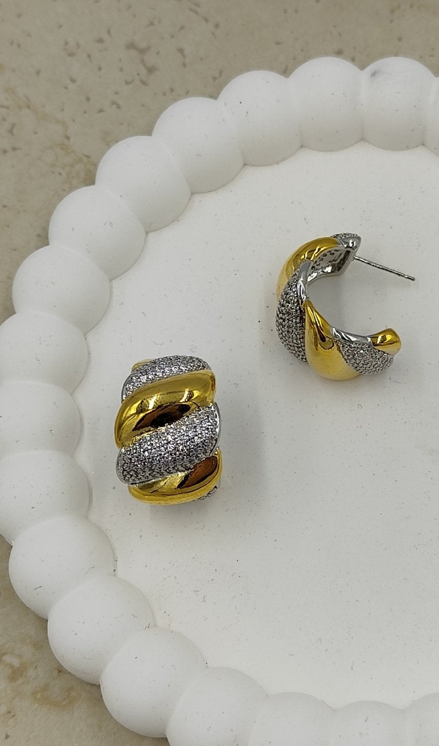 Taş Detaylı Küçük Halka Küpe Gold