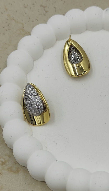 Taş Detaylı Gold Küpe