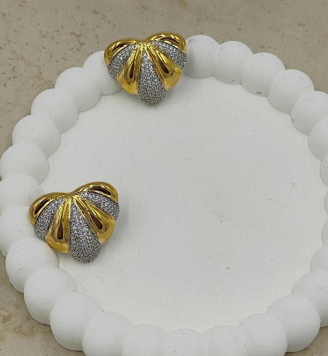 Taş Detaylı Kalp Küpe Gold