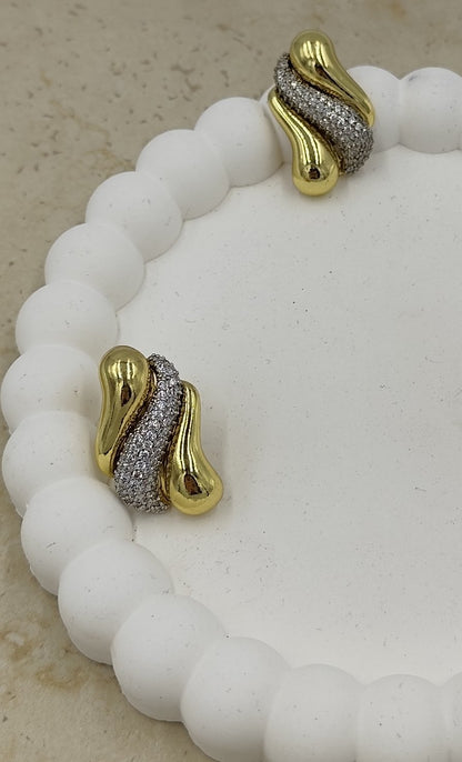 Taş Detaylı Su Damlası Figürlü Küpe Gold