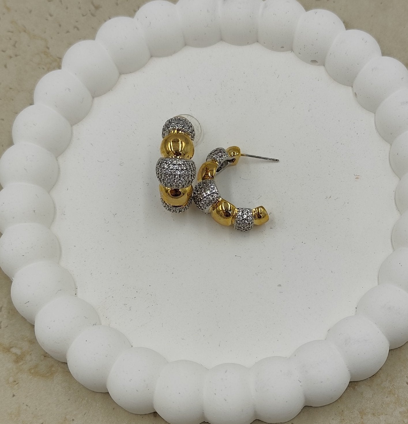 Taş Detaylı Küçük Halka Küpe Gold