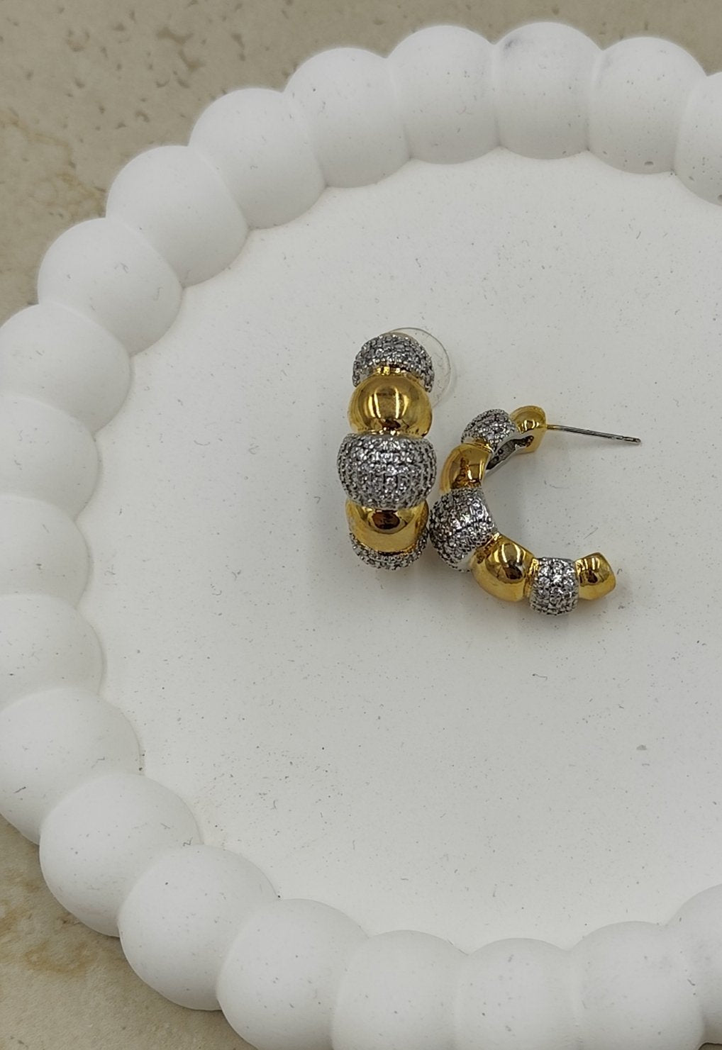 Taş Detaylı Küçük Halka Küpe Gold
