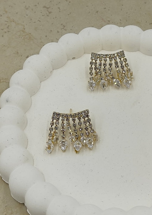 Gold Renkte Taş Detaylı Sallantılı Küpe