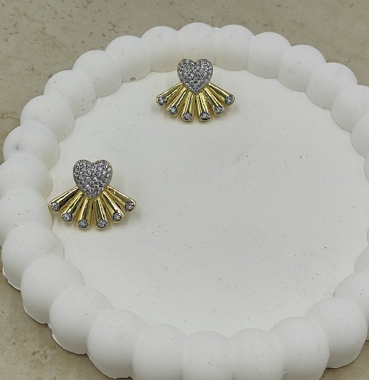 Taş Detaylı Kalp Küpe Gold