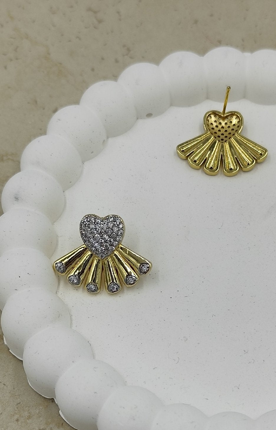 Taş Detaylı Kalp Küpe Gold