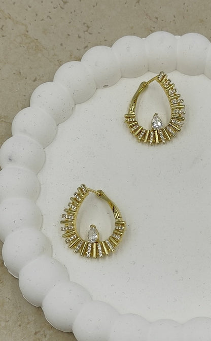 Taş Detaylı Yuvarlak Küpe Gold