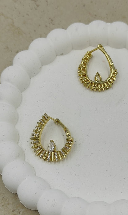 Taş Detaylı Yuvarlak Küpe Gold