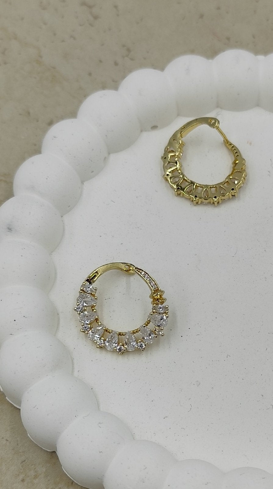 Taş Detaylı Yuvarlak Küpe Gold