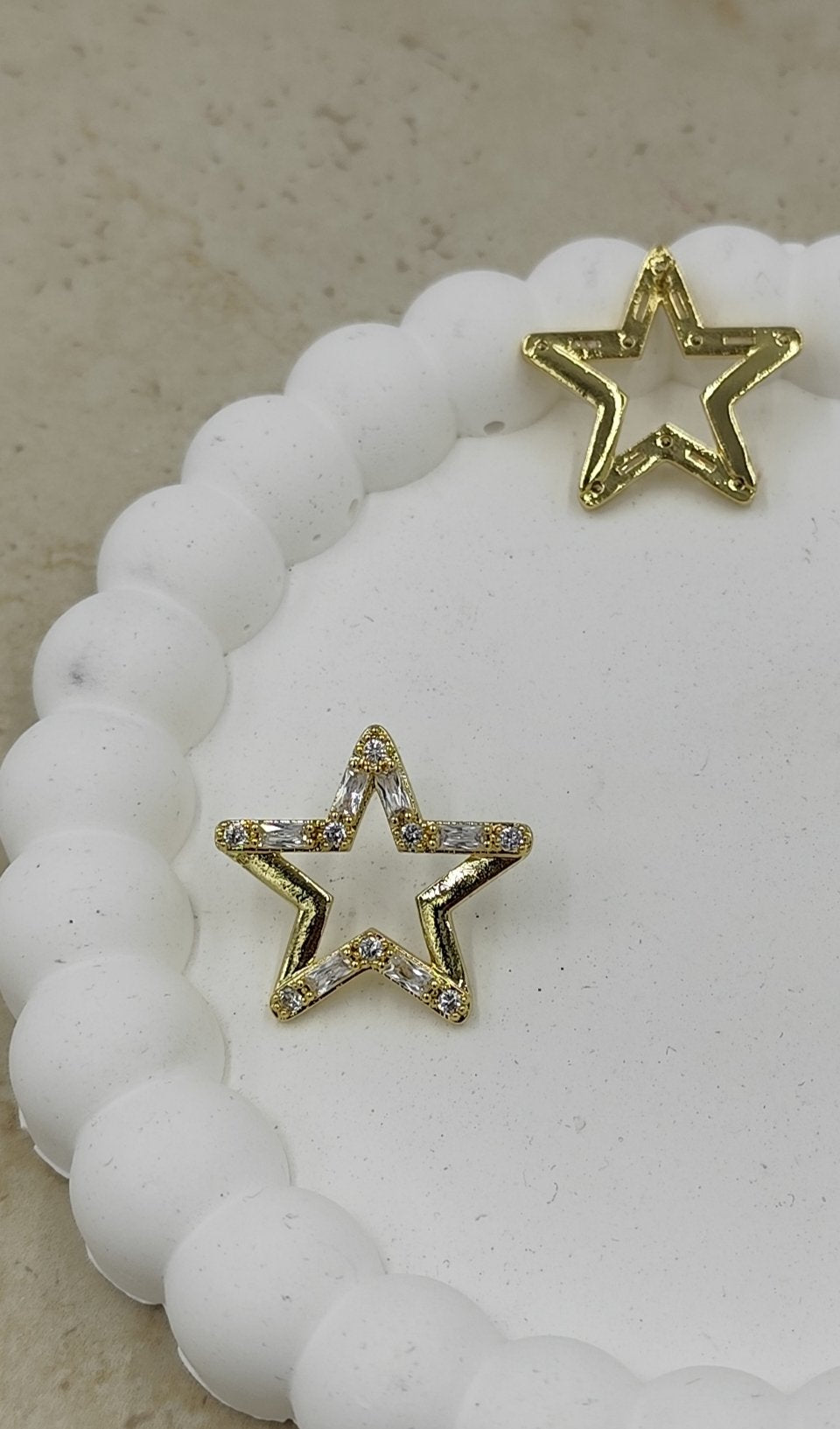 Taş Detaylı Yıldız Küpe Gold