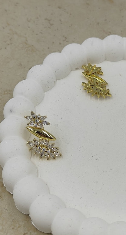 Taş Detaylı Çiçek Küpe Gold