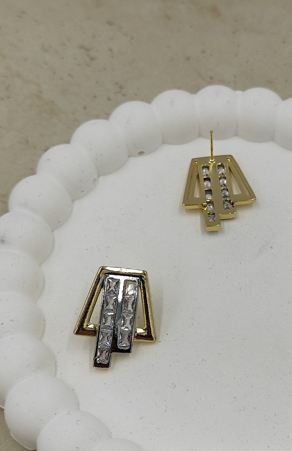 Taş Detaylı Geometrik Küpe Gold