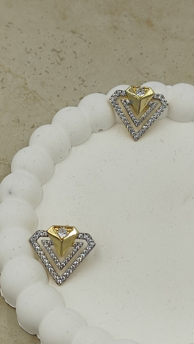 Taş Detaylı Üçgen Küpe Gold