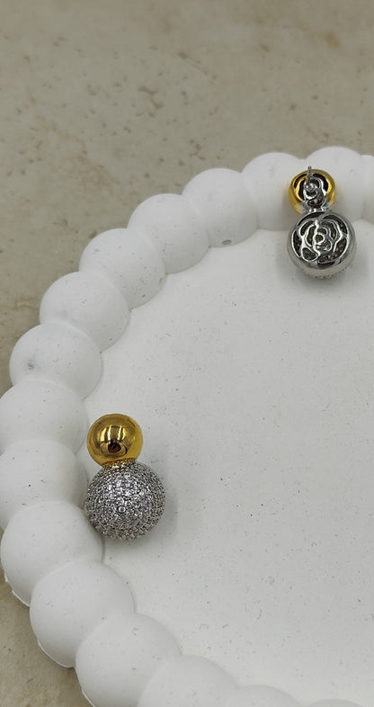 Yarısı Taşlı Yarısı Sade Küçük Topçuklu Küpe Gold