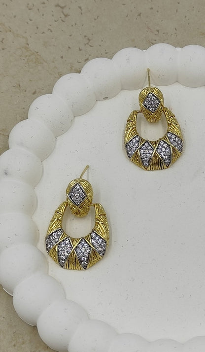 Taş Detaylı Gold Küpe